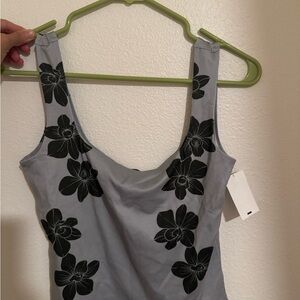 Luz Gray Tank Top with Black Floral Design